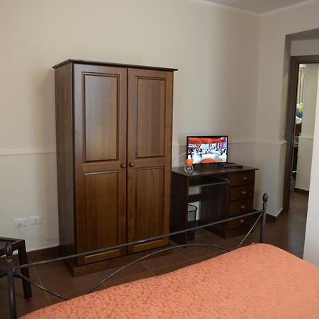 B&B San Leonardo Mascali Bagian luar foto