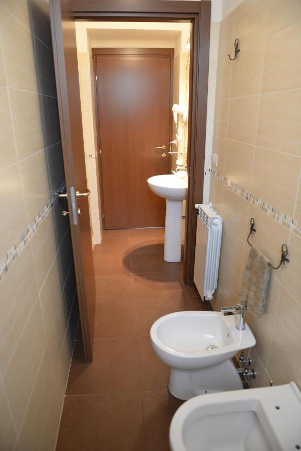 B&B San Leonardo Mascali Bagian luar foto