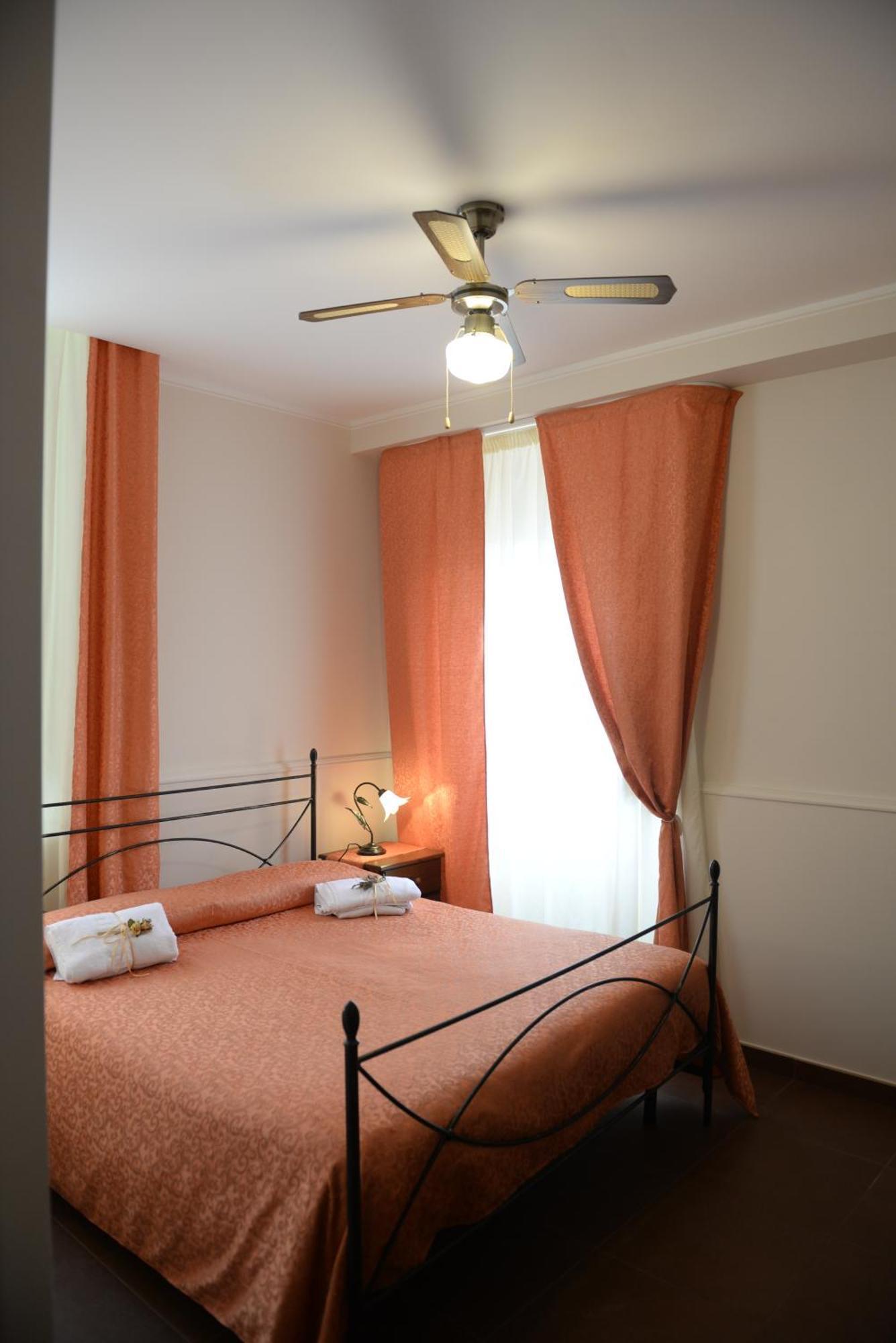 B&B San Leonardo Mascali Bagian luar foto