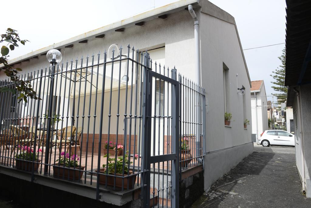 B&B San Leonardo Mascali Bagian luar foto
