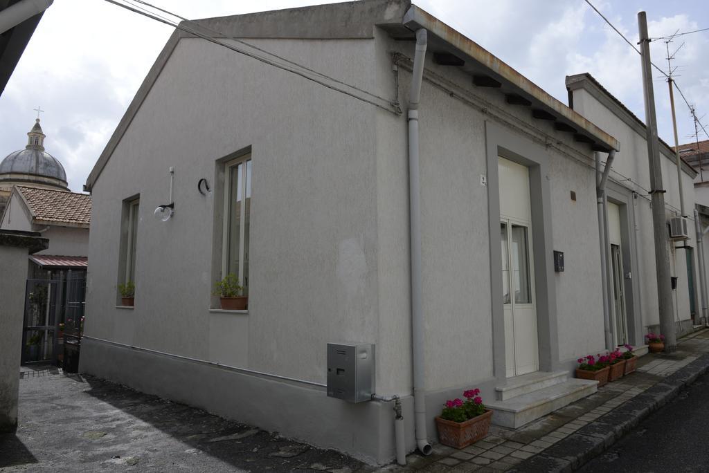 B&B San Leonardo Mascali Bagian luar foto