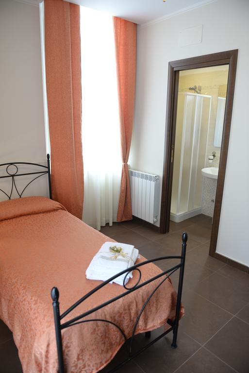 B&B San Leonardo Mascali Bagian luar foto