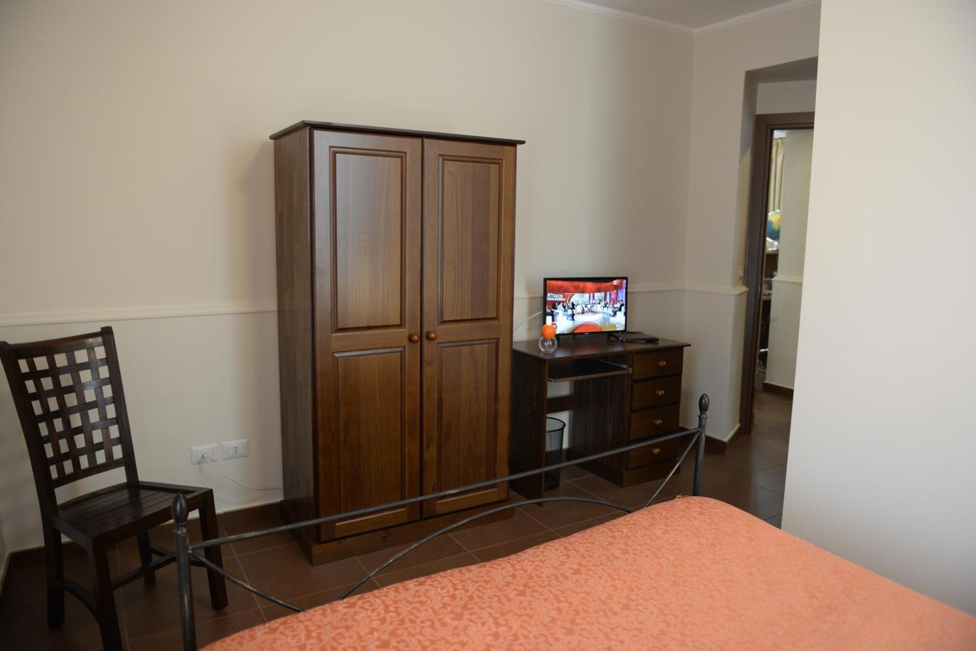 B&B San Leonardo Mascali Bagian luar foto