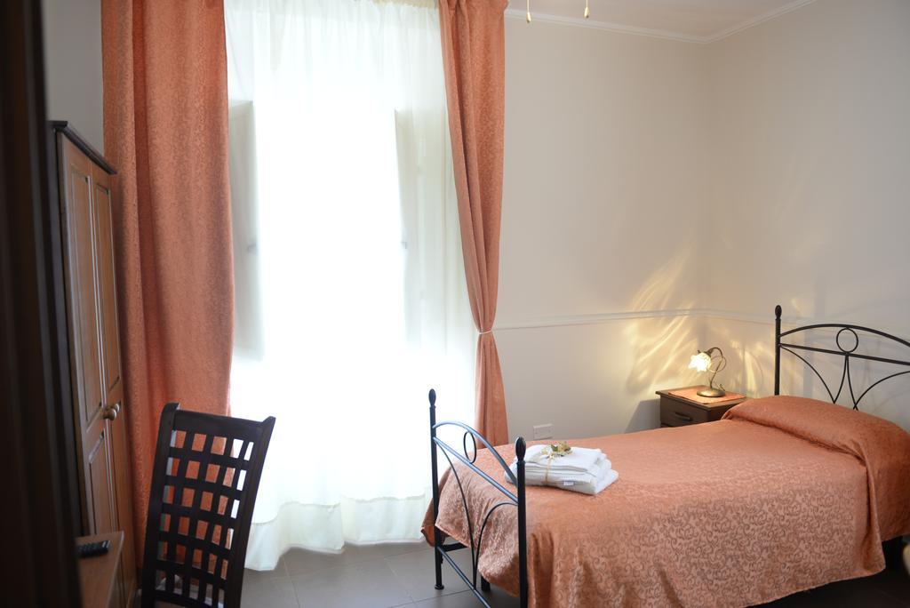 B&B San Leonardo Mascali Bagian luar foto
