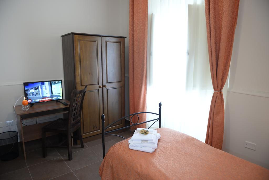 B&B San Leonardo Mascali Bagian luar foto