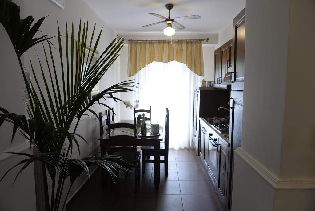 B&B San Leonardo Mascali Bagian luar foto