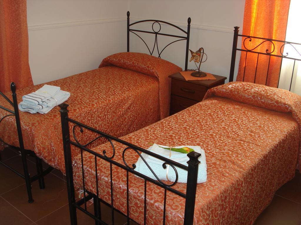 B&B San Leonardo Mascali Bagian luar foto
